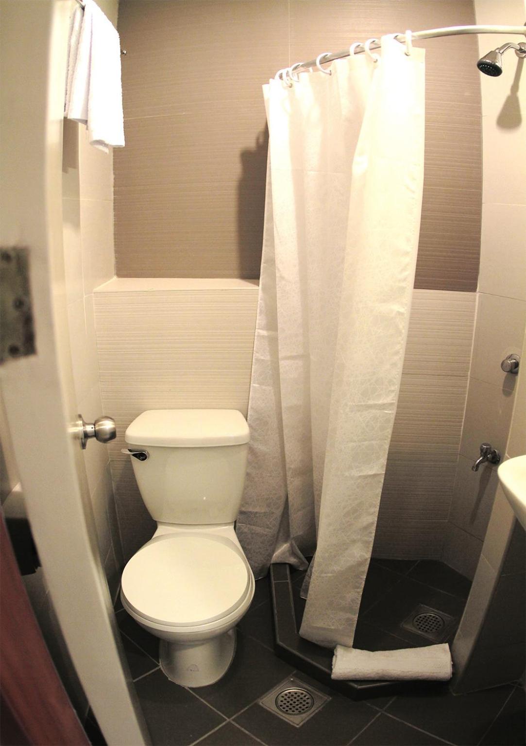 The Center Suites Себу Номер фото