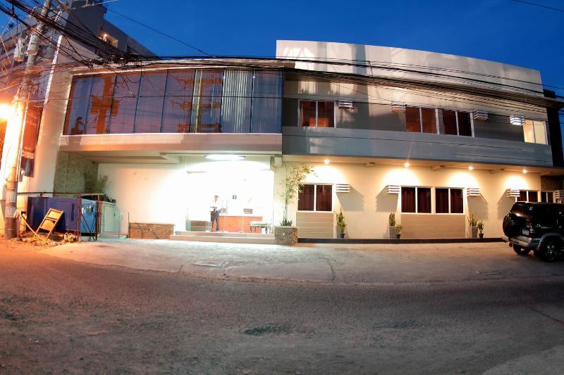 The Center Suites Себу Экстерьер фото