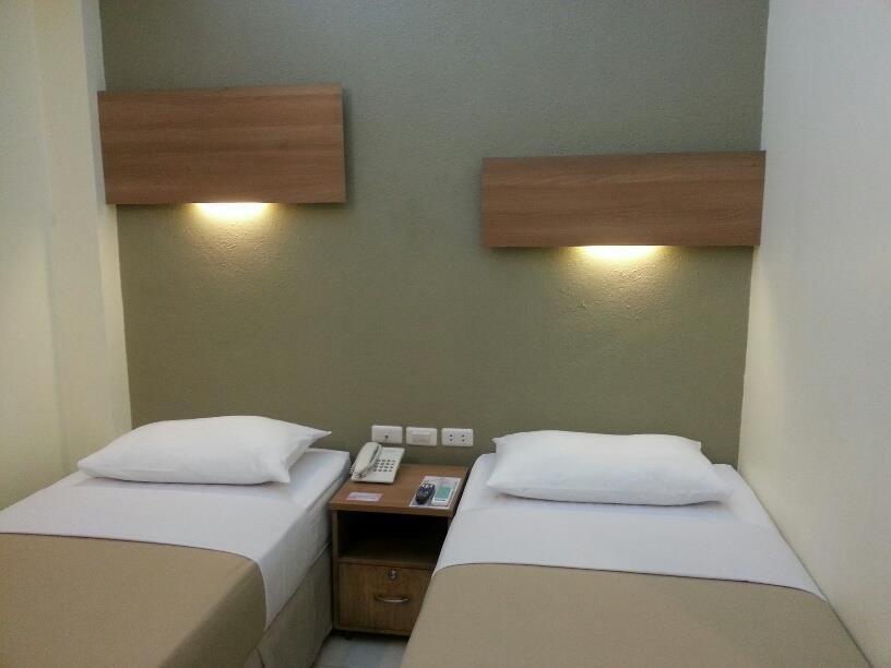 The Center Suites Себу Экстерьер фото
