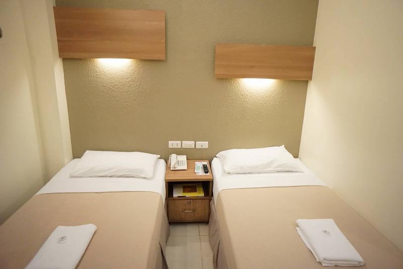 The Center Suites Себу Экстерьер фото