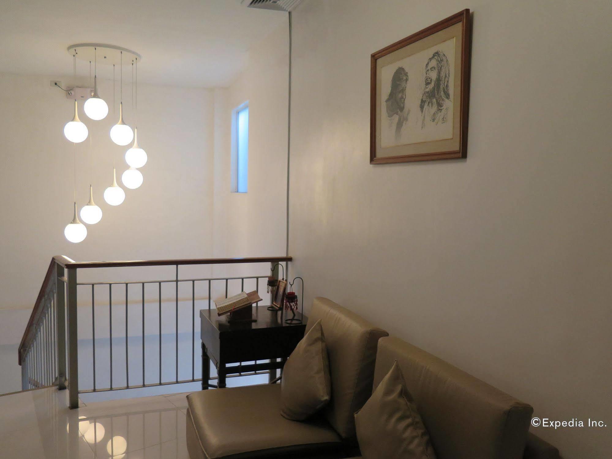 The Center Suites Себу Экстерьер фото