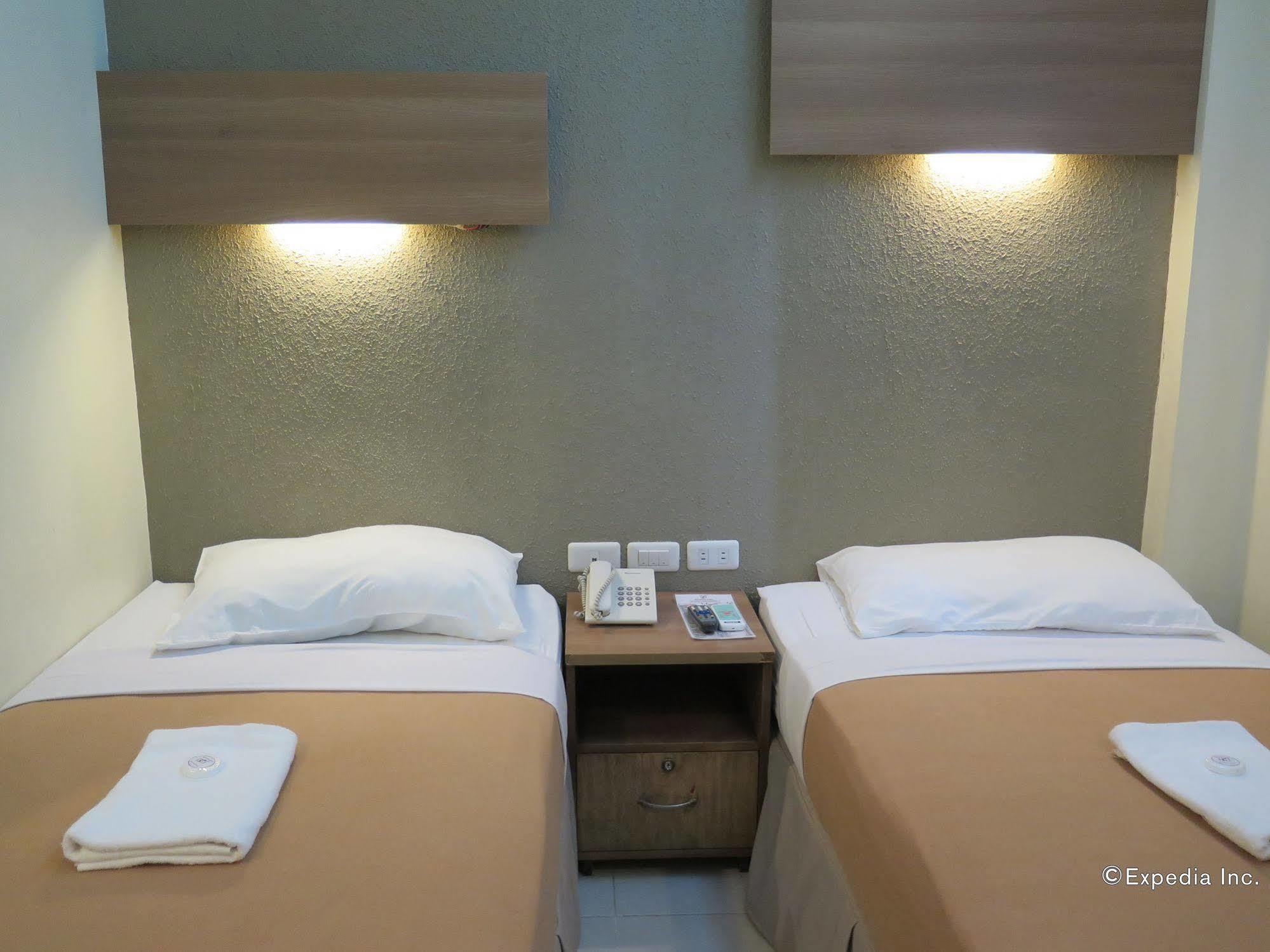 The Center Suites Себу Экстерьер фото