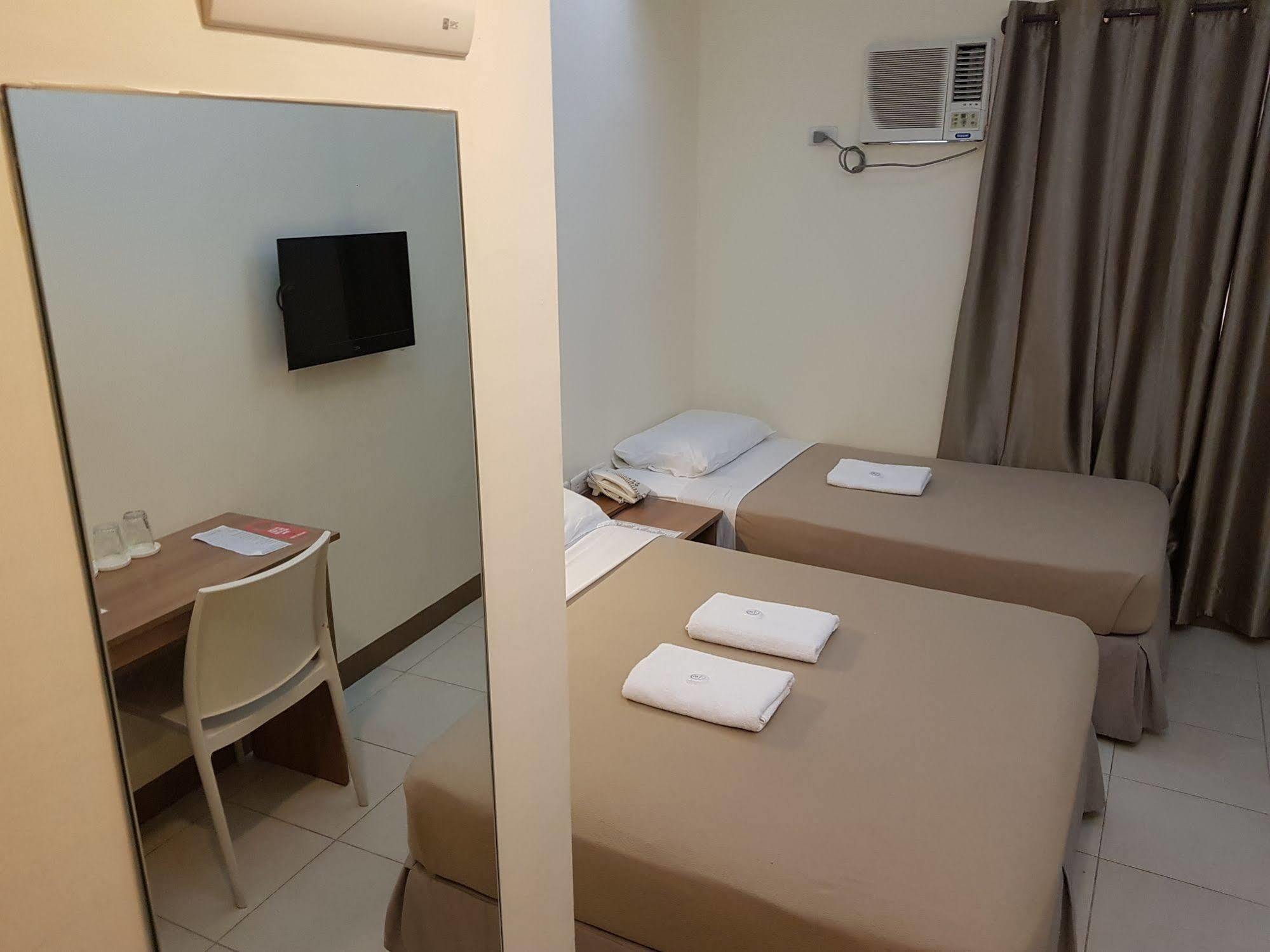 The Center Suites Себу Экстерьер фото