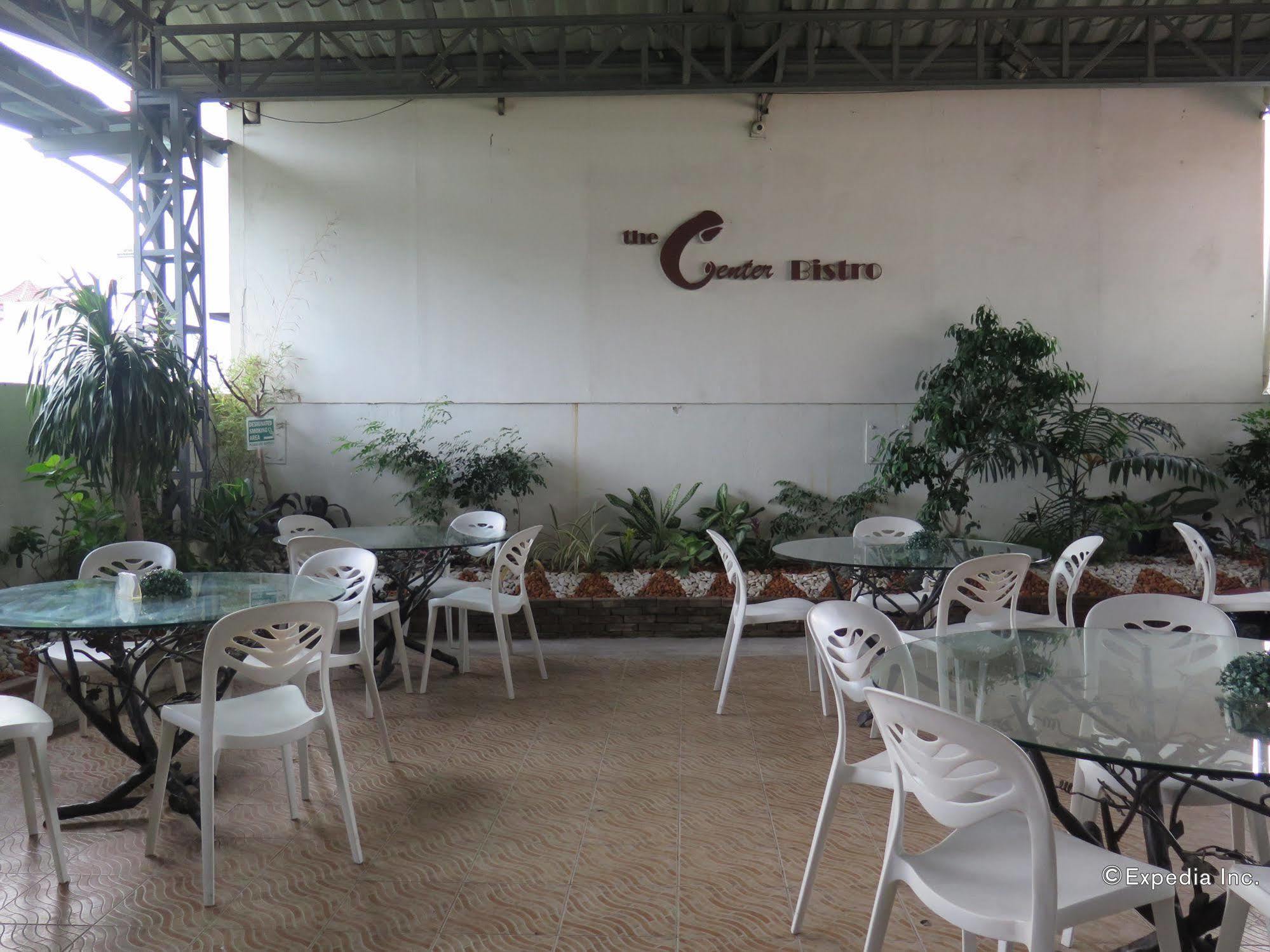 The Center Suites Себу Экстерьер фото